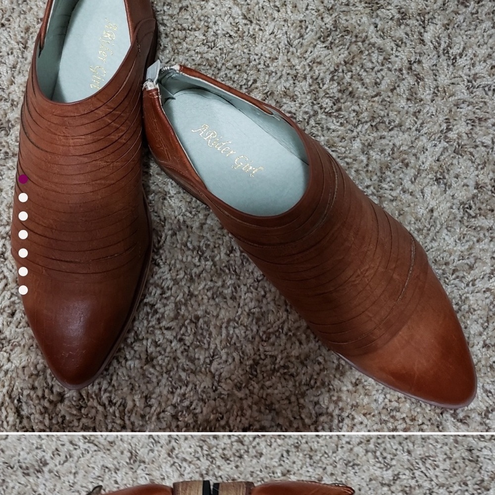 Brown Leather ARider Girl cut top loafers with zipper